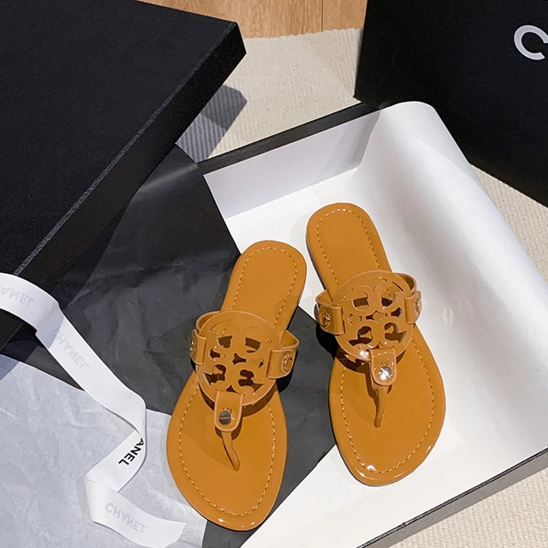 Tory Burch Sandals Double-T Logo Thong Flat — Light brown gloss