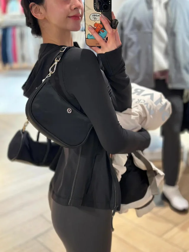 lululemon Shoulder Bags Curved Zip Bag product detail image 2