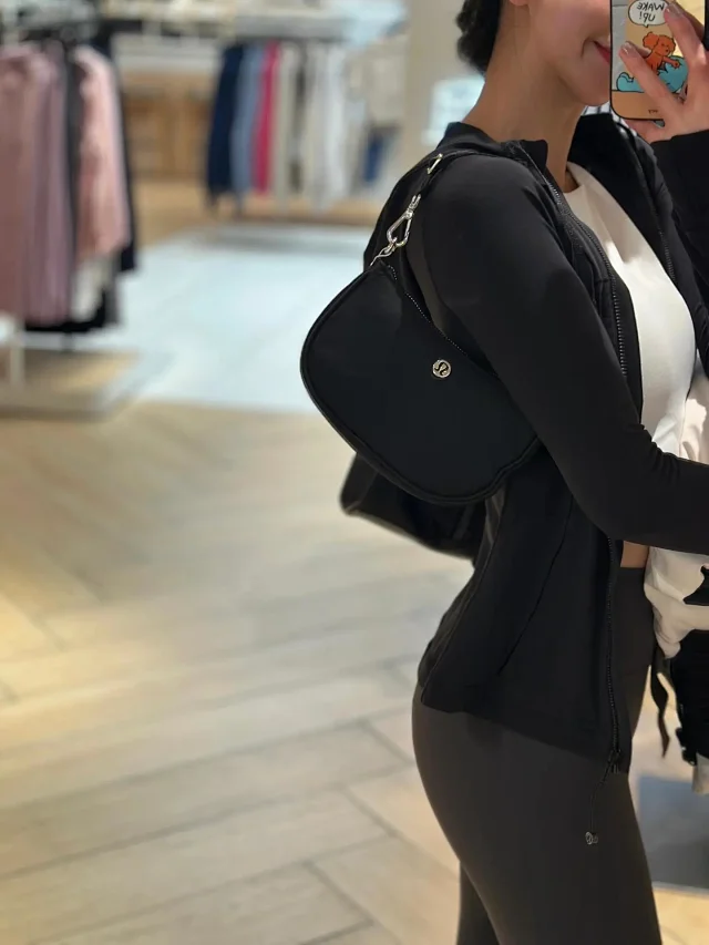 lululemon Shoulder Bags Curved Zip Bag product detail image 3