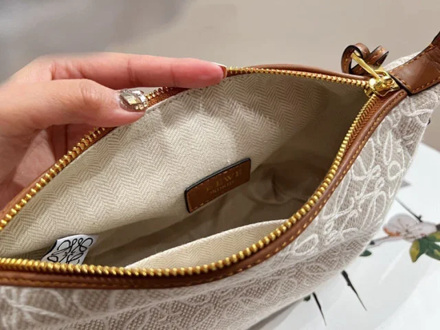 Loewe Shoulder Bags Anagram jacquard zip-top bag product detail image 12