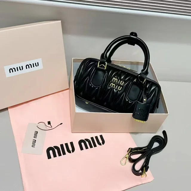 Miu Handbags Quilted Top-Handle Boston Bag product detail image 4