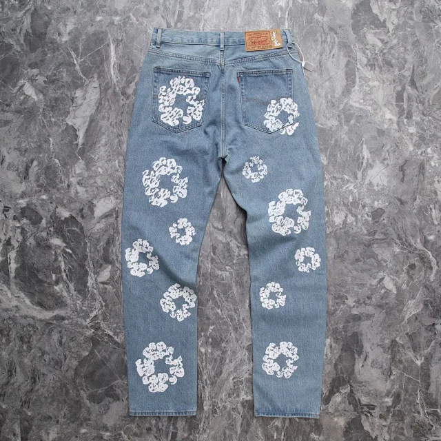 Levi's Jeans 501 White Floral Wreath Print product detail image 3