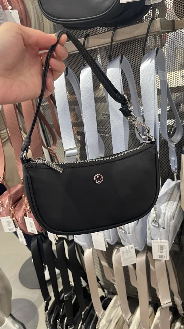 lululemon Shoulder Bags Curved Zip Bag product detail image 9