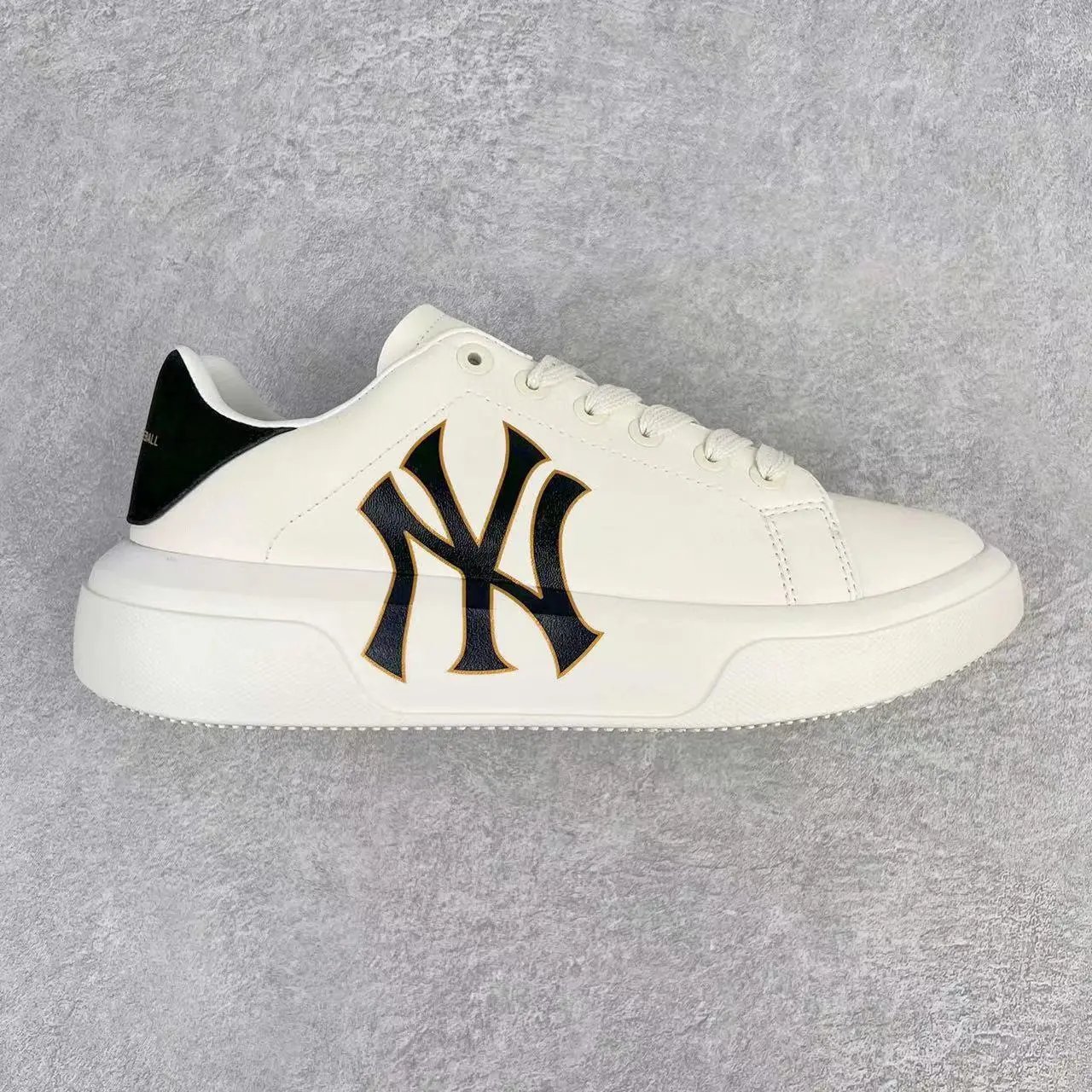 MLB Sneakers Platform lace-up with New York Yankees monogram — white
