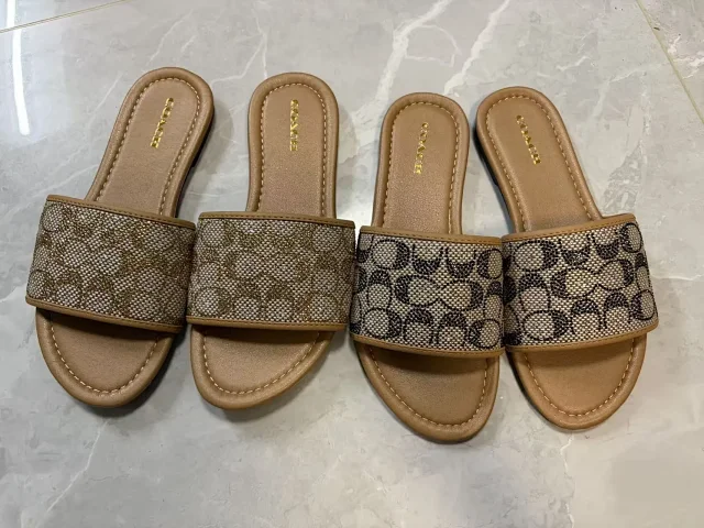 Coach Slippers Logo-pattern slide with lug sole product detail image 2