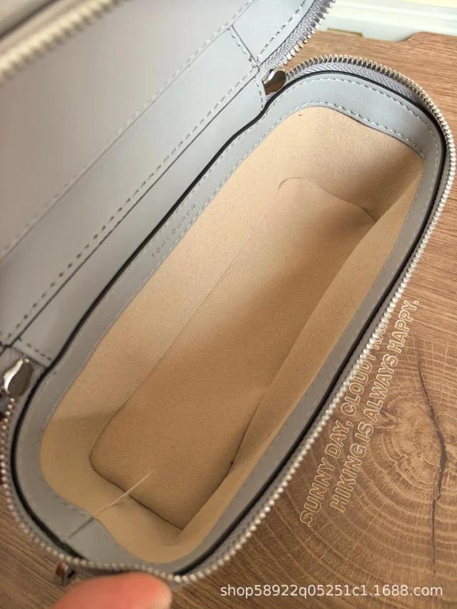 Tory Burch Crossbody Bags Quilted top-handle chain bag with double-zip closure product detail image 21