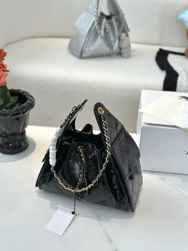 Chanel Shoulder Bags 25 drawstring chain bag product detail image 2