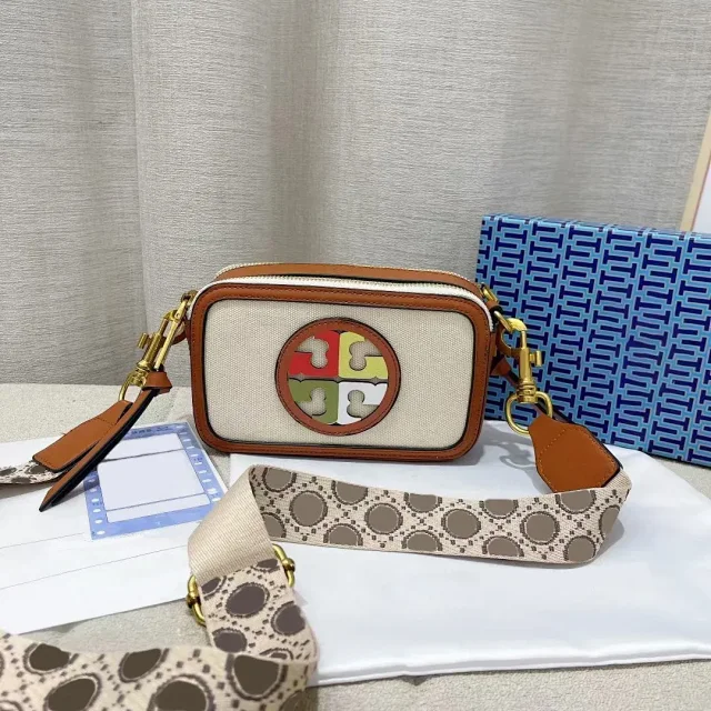 Tory Burch Crossbody Bags Small double-zip logo camera bag with adjustable wide strap product detail image 5