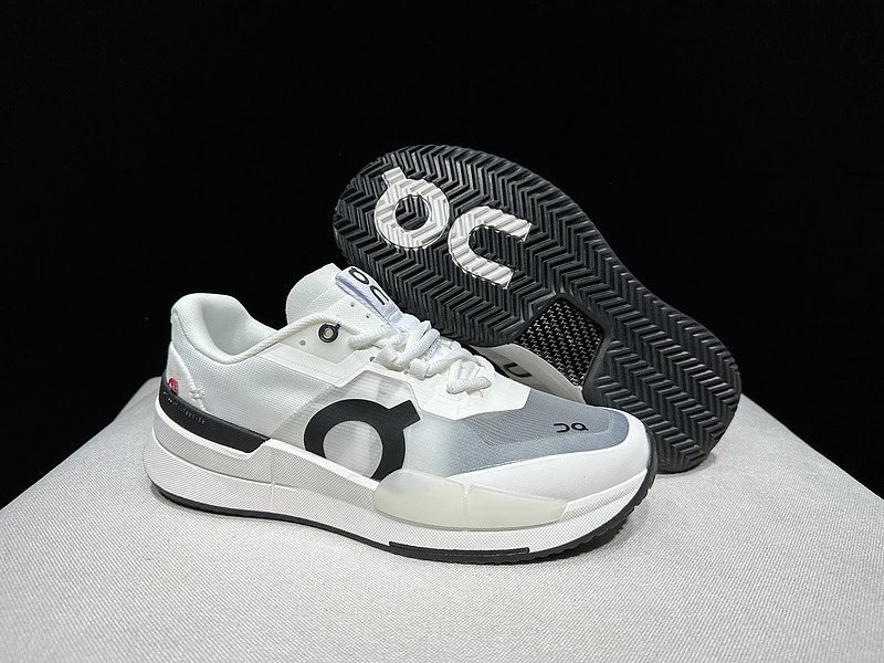 On Sneakers THE ROGER Pro 2 tennis — Black and white