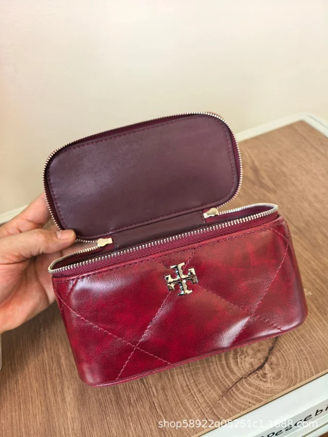 Tory Burch Crossbody Bags Quilted top-handle chain bag with double-zip closure product detail image 26