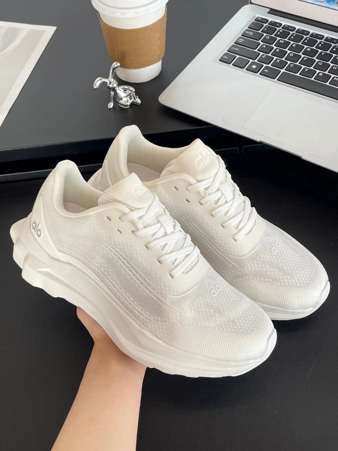 Alo Sneakers Runner — white