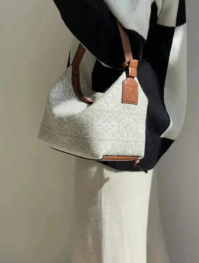 Loewe Shoulder Bags Anagram jacquard zip-top bag product detail image 5