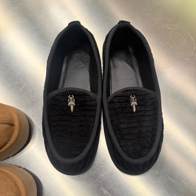 Unbranded Casual Shoes Ribbed Velvet Slip-On with Lip or Dagger Appliqué product detail image 2