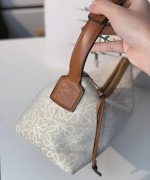 Loewe Shoulder Bags Anagram jacquard zip-top bag product detail image 8