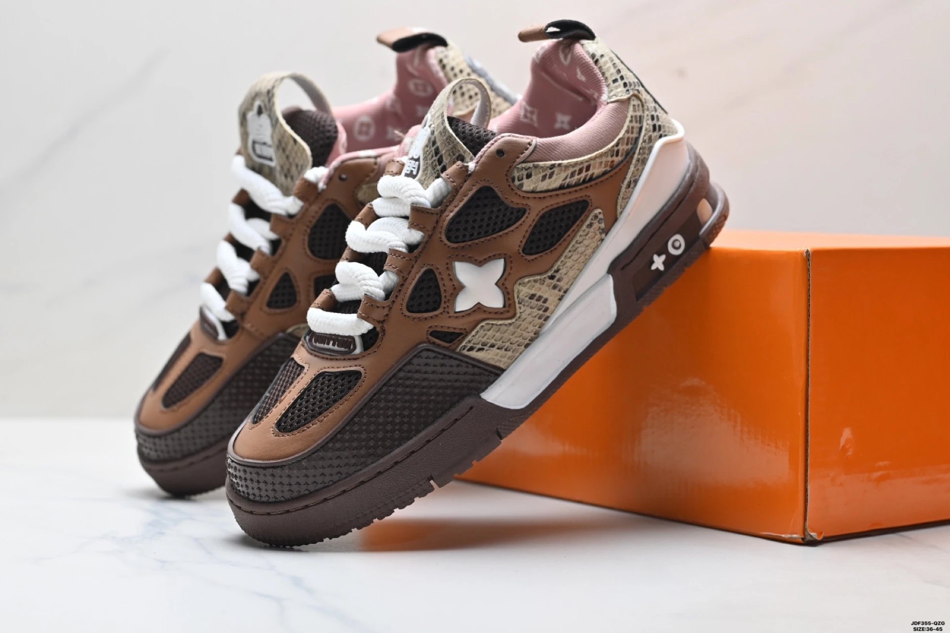 Louis Vuitton Sneakers Low-Top Lace-Up — 18