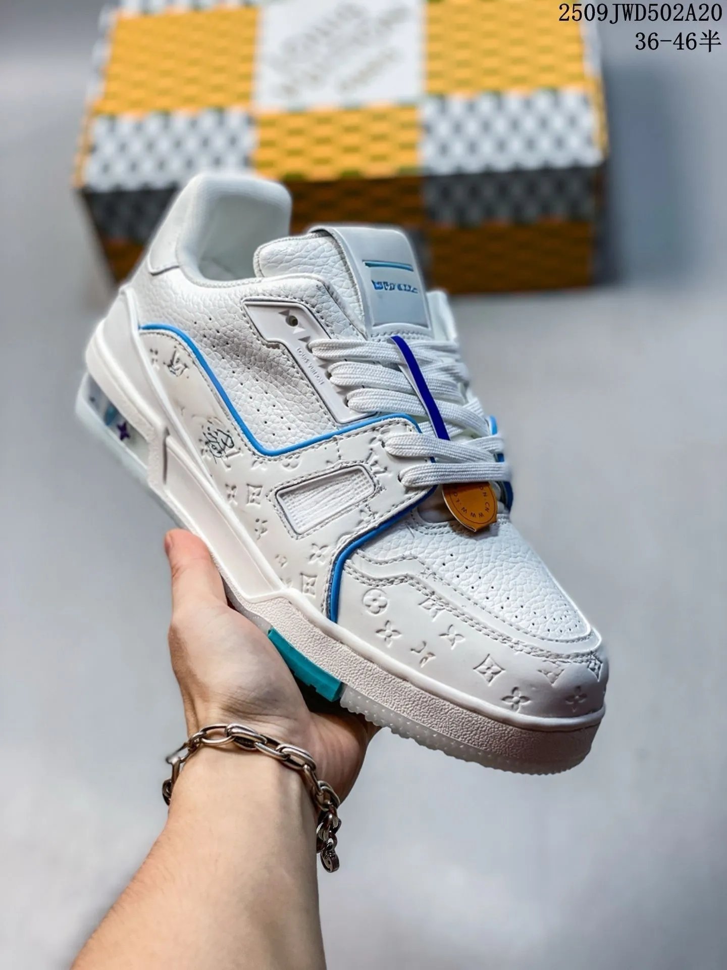 Louis Vuitton Sneakers Low-Top Lace-Up — 31