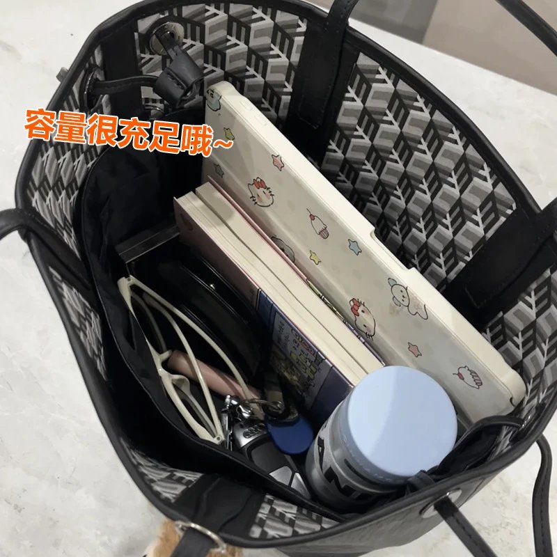 MCM Handbags Visetos tote with detachable pouch image 2