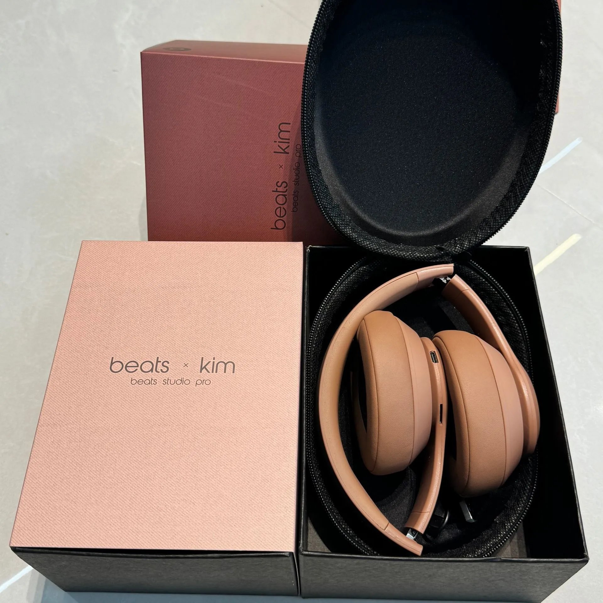 Beats Headphones Studio Pro — Brown