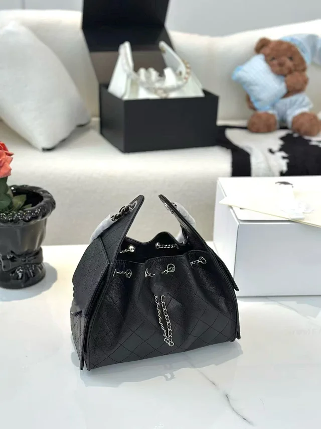 Chanel Shoulder Bags 25 drawstring chain bag product detail image 3