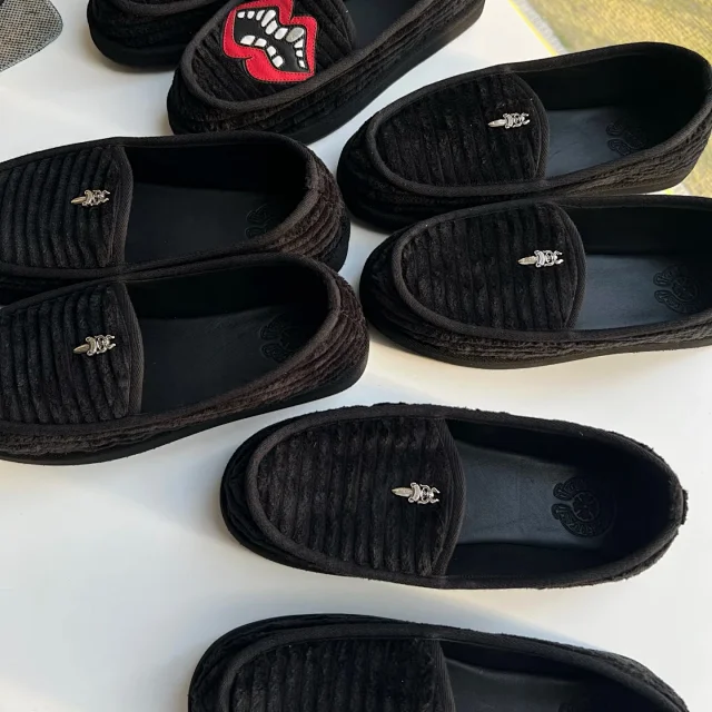 Unbranded Casual Shoes Ribbed Velvet Slip-On with Lip or Dagger Appliqué product detail image 10