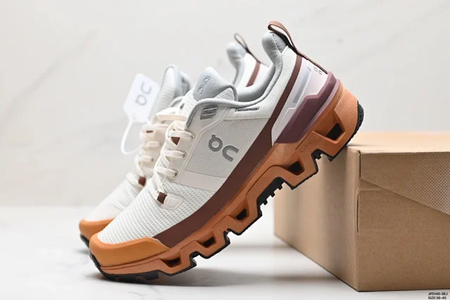 On Sneakers Cloudwander Waterproof product detail image 9