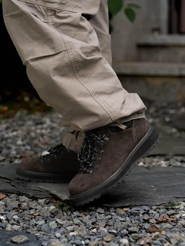 Unbranded Leather Shoes Low-Top Lace-Up with Metal D-Ring Eyelets and Lug Sole product detail image 15