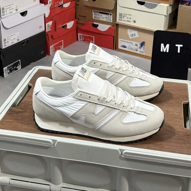 New Balance Sneakers 471 product detail image 1