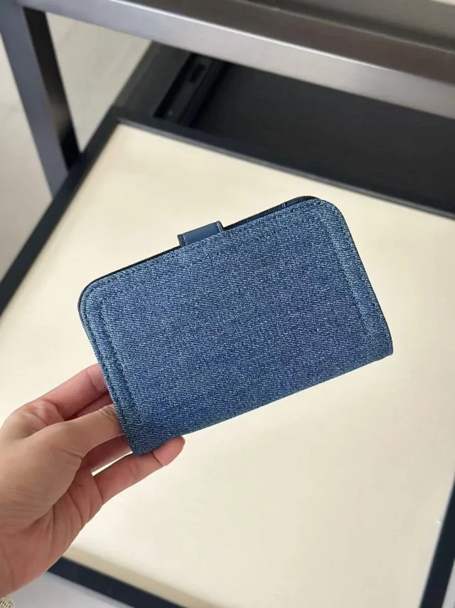 Unbranded Wallets & Card Holders Compact wallet with gold-tone C-shaped buckle product detail image 10