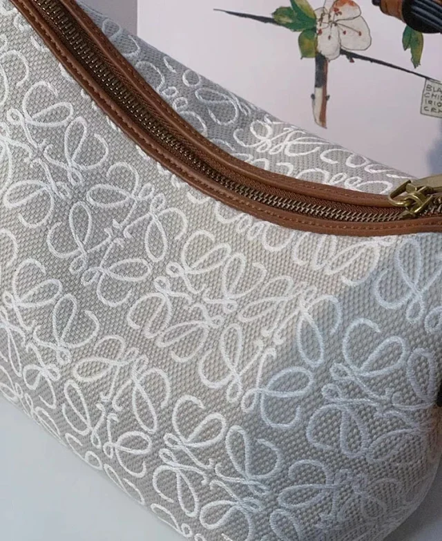 Loewe Shoulder Bags Anagram jacquard zip-top bag product detail image 7