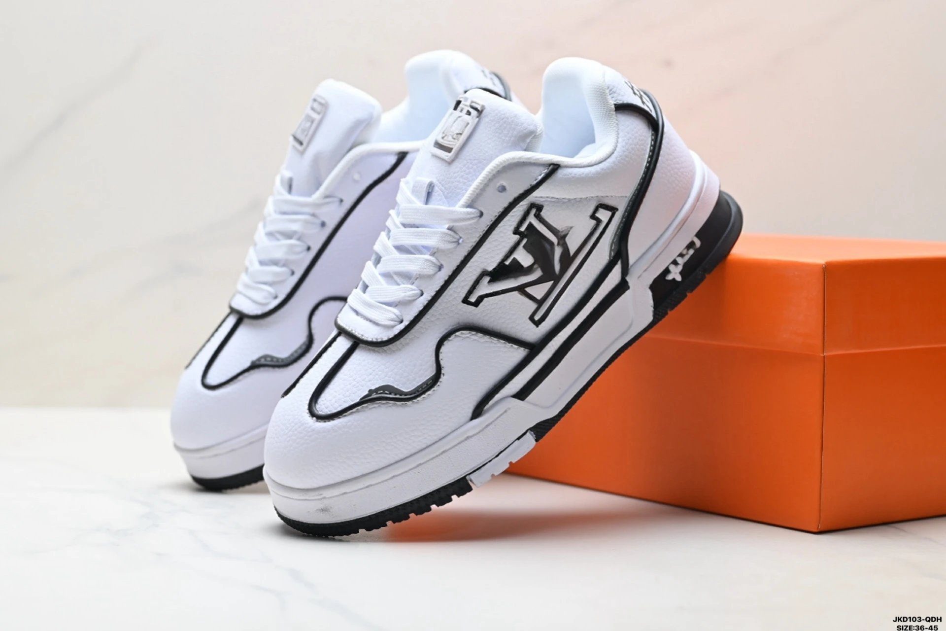 Louis Vuitton Sneakers Low-Top Lace-Up — 12