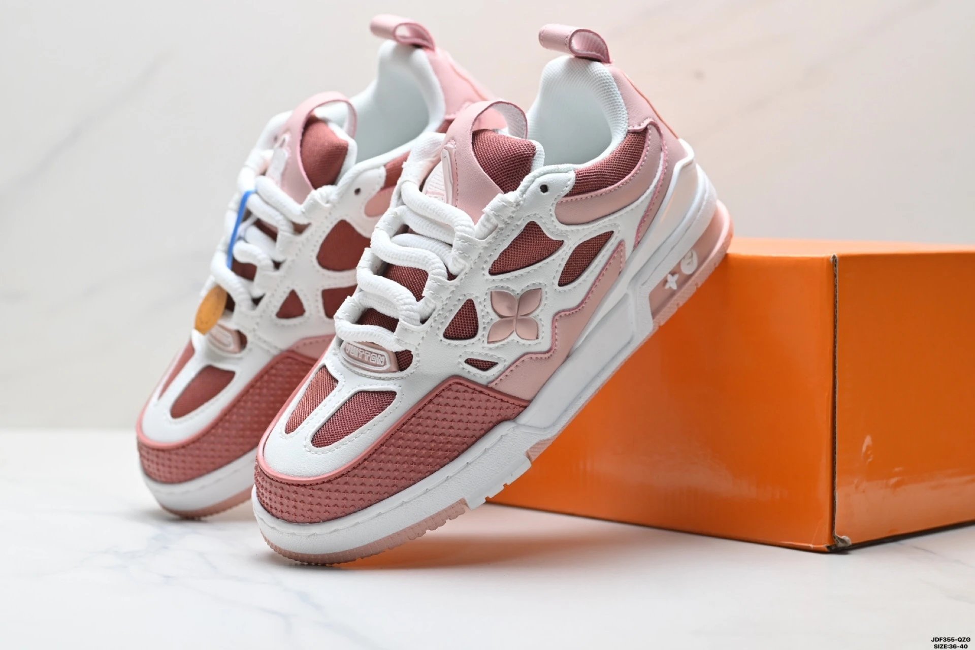 Louis Vuitton Sneakers Low-Top Lace-Up — 23