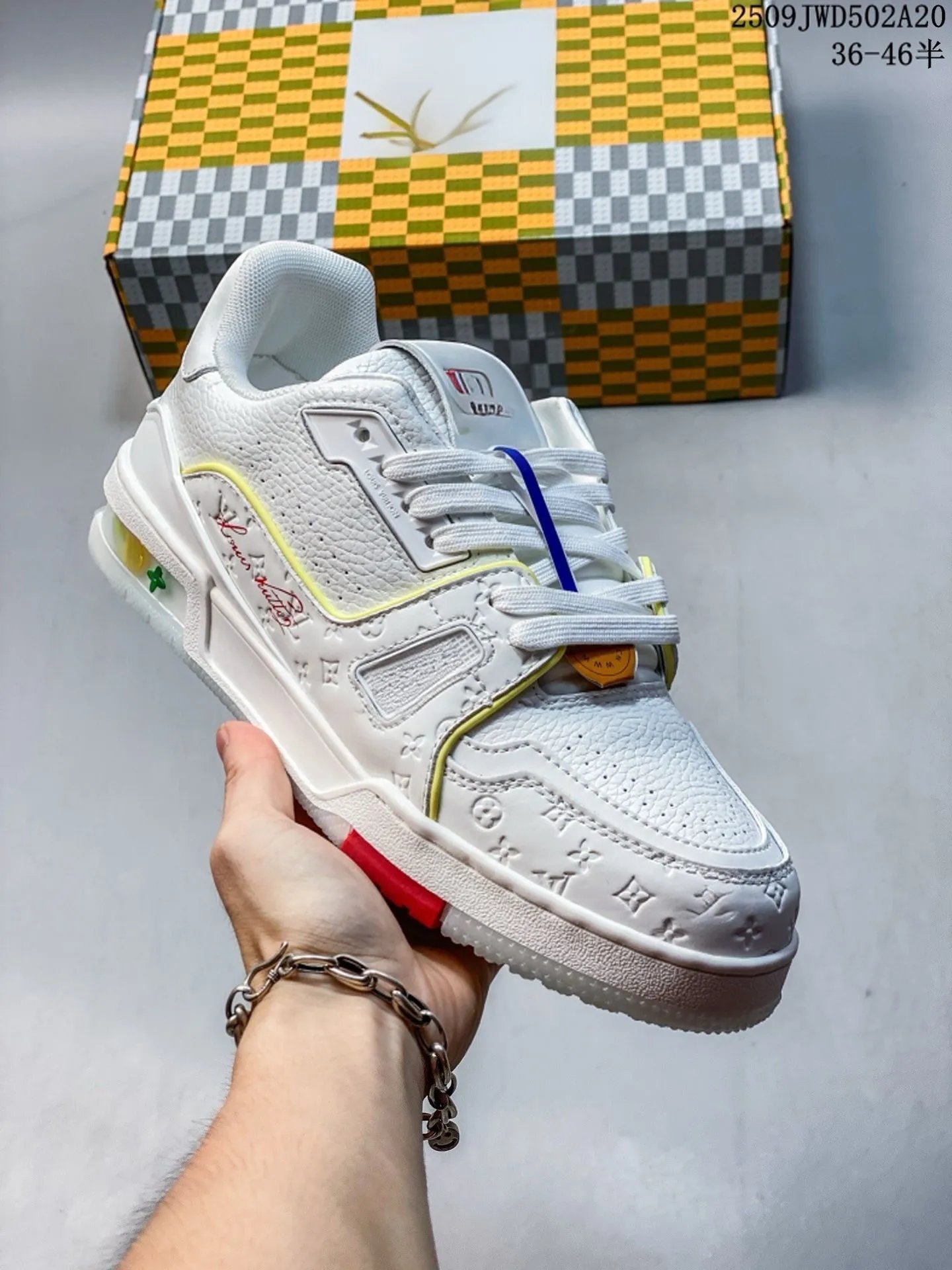 Louis Vuitton Sneakers Low-Top Lace-Up — 29