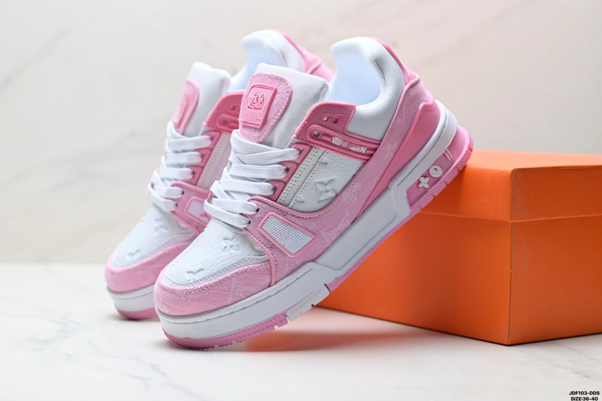 Louis Vuitton Sneakers Low-Top Lace-Up — 27