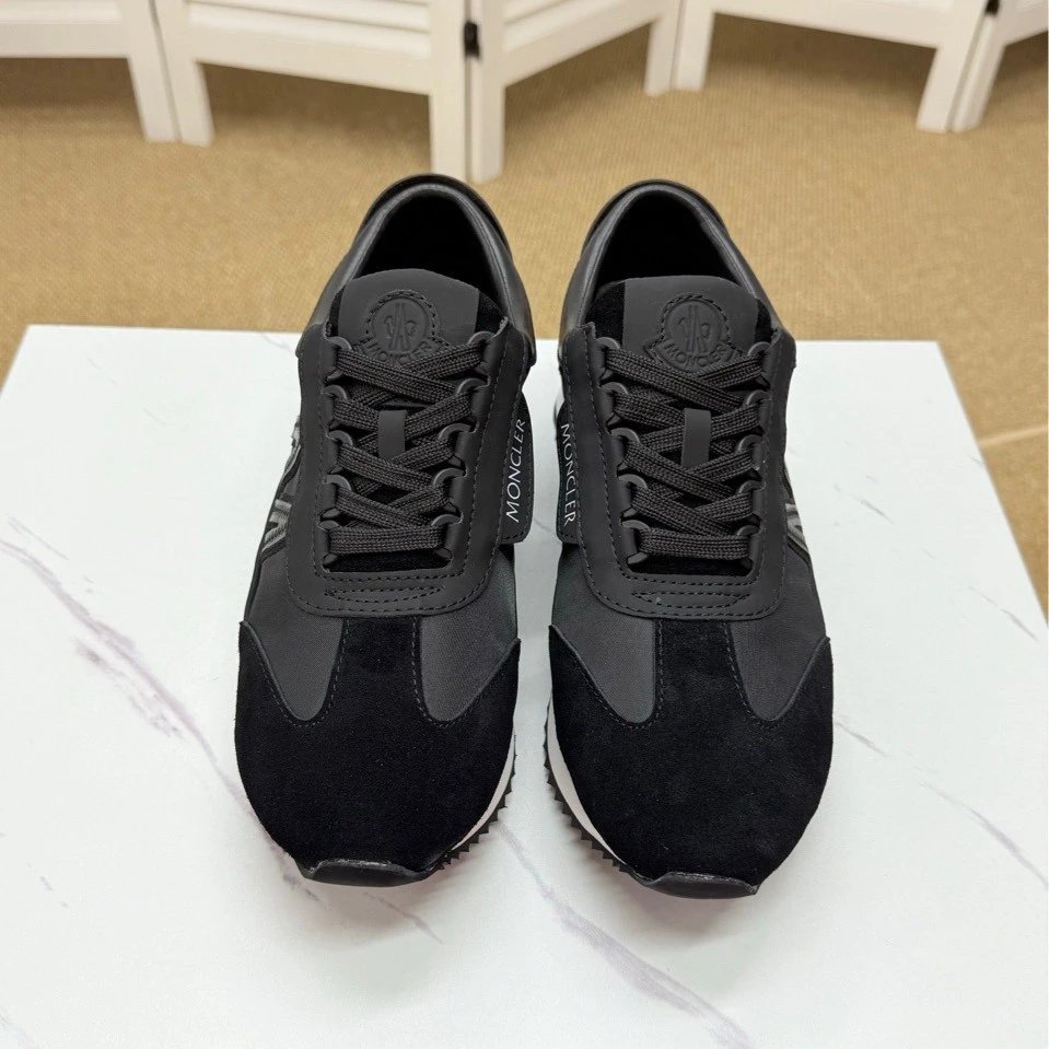 Moncler Sneakers Low-top lace-up with serrated sole image 3