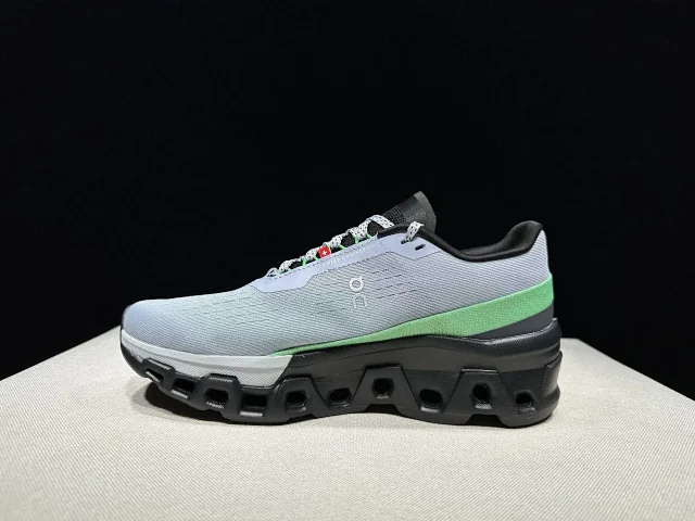 On Sneakers Cloudmonster 2 product detail image 2