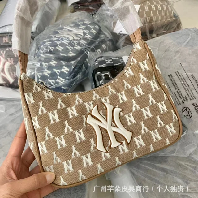 MLB Shoulder Bags NY Monogram Embossed Bag product detail image 6