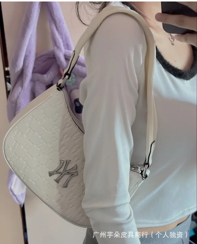 MLB Shoulder Bags NY Monogram Embossed Bag product detail image 7