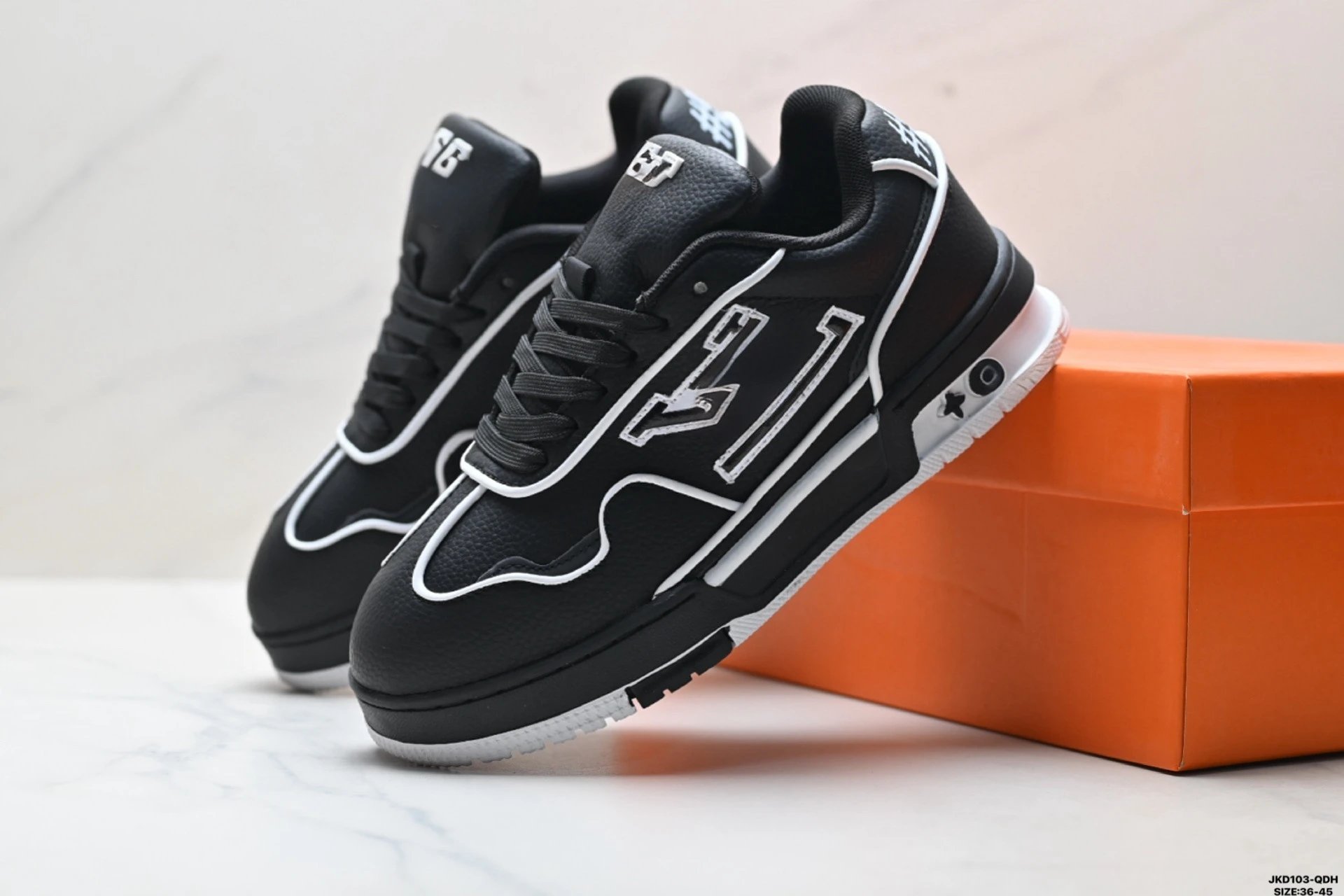 Louis Vuitton Sneakers Low-Top Lace-Up — 13