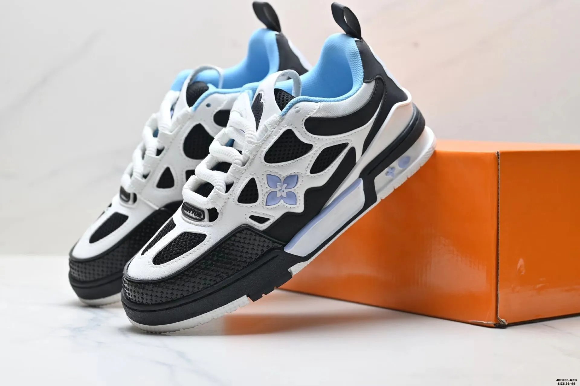Louis Vuitton Sneakers Low-Top Lace-Up — 19