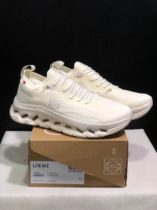 Loewe Sneakers Cloudtilt knit with perforated sole product detail image 10
