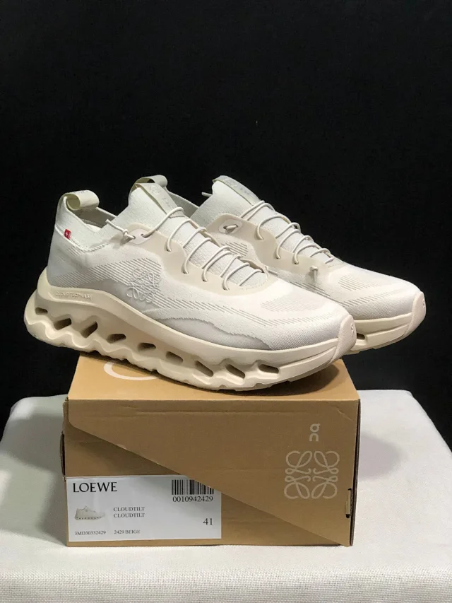 Loewe Sneakers Cloudtilt knit with perforated sole product detail image 18