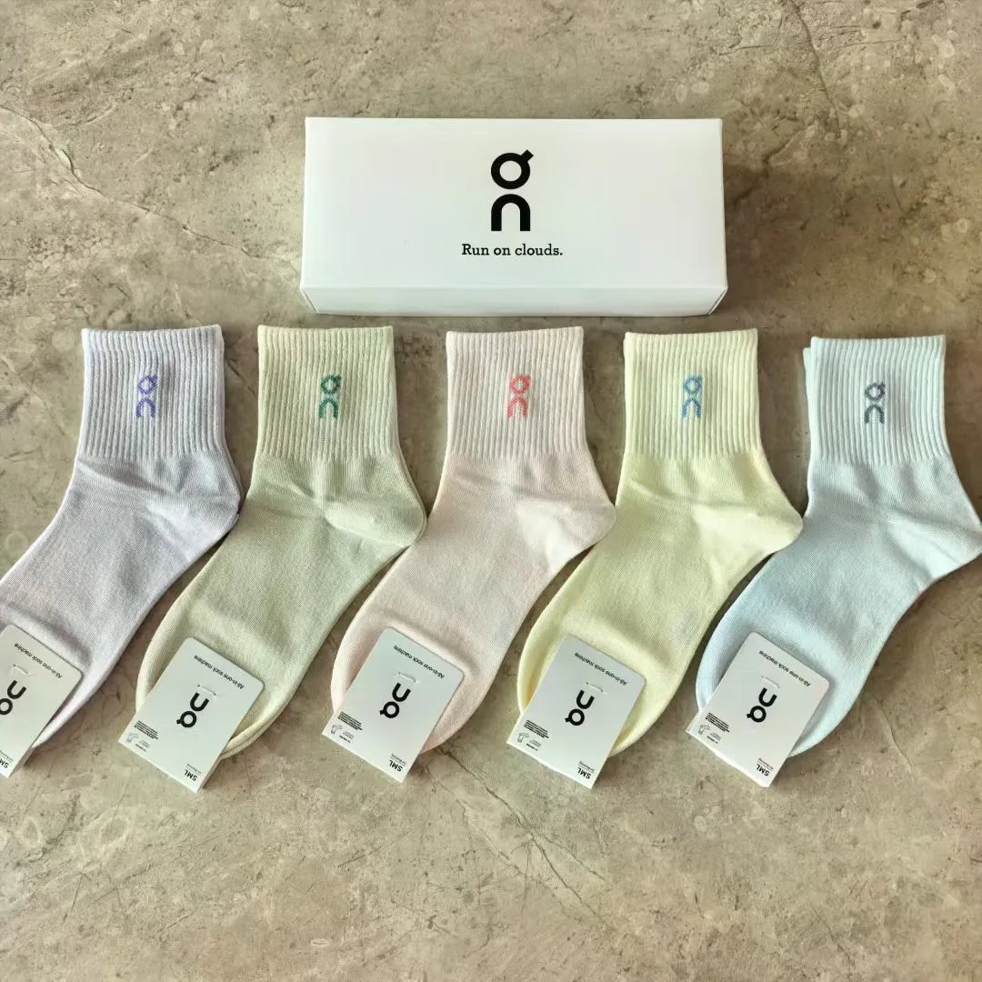 On Socks Ribbed Crew variant SOURCE-sku:131633797017