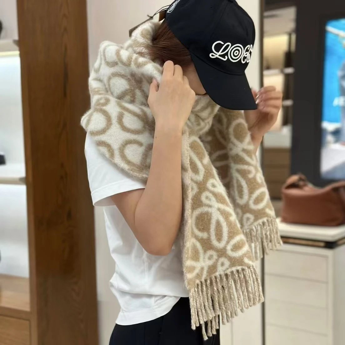 Loewe Scarves Anagram-pattern fringed scarf image 4
