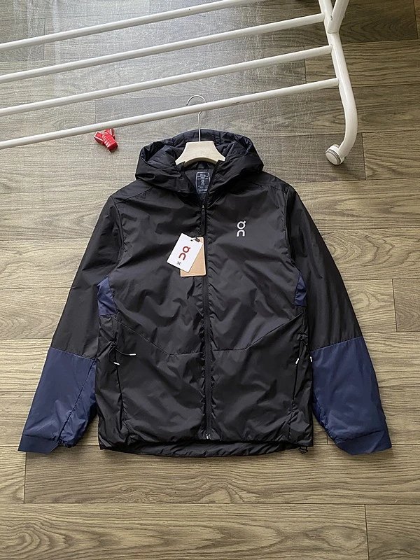 On Jackets Hooded colour-block zip jacket — Solar eclipse black