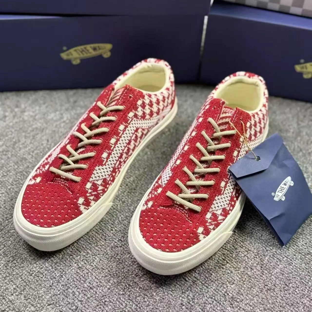 Vans Casual Shoes Old Skool Low-Top — Red and white OLD