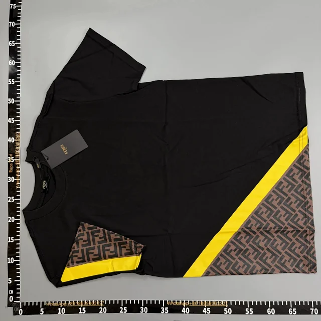 Burberry T-Shirts Short-Sleeve Logo Graphic product detail image 7