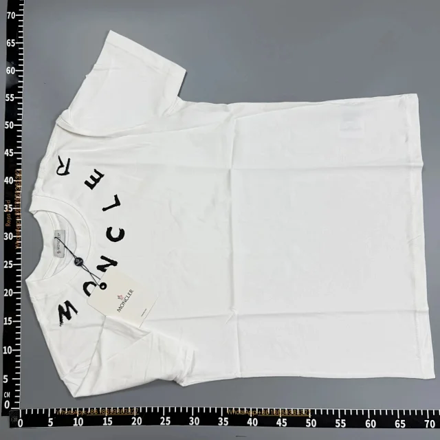 Burberry T-Shirts Short-Sleeve Logo Graphic product detail image 1