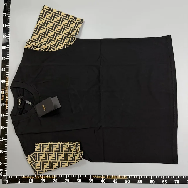 Burberry T-Shirts Short-Sleeve Logo Graphic product detail image 5