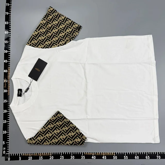 Burberry T-Shirts Short-Sleeve Logo Graphic product detail image 10