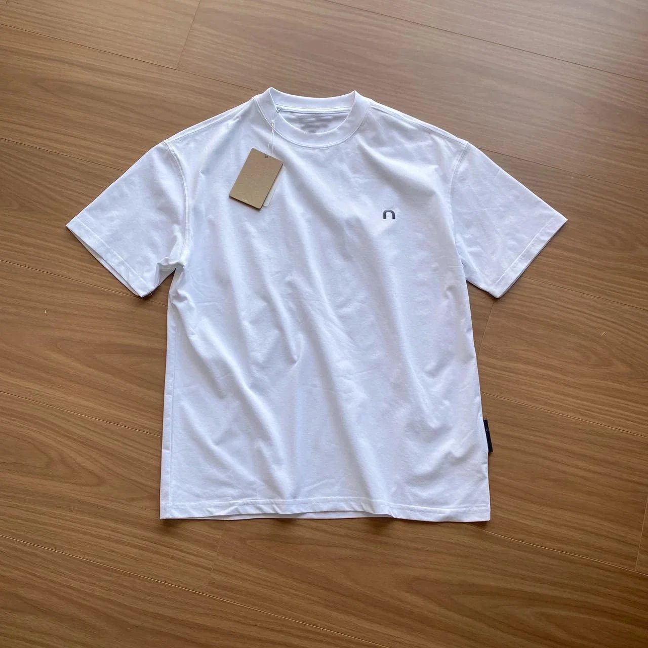 On T-Shirts Short-Sleeve Crew Neck Logo T-Shirt — white